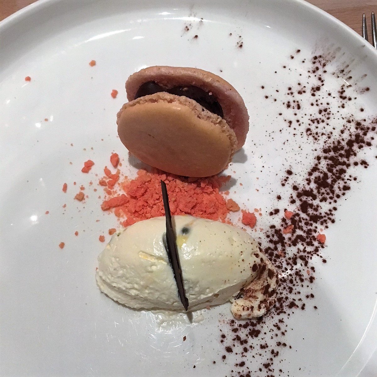 carnetsrunneuse's tweet photo. @MrPapounet Lundi soir j'ai testé un resto bistronomique super chouette dans le haut Marais, le Petit Commines. Venez découvrir de nouvelles saveurs sur le blog avec la cuisine des papounets : https://t.co/O4A5Wssrna https://t.co/Q3oMHsaZts