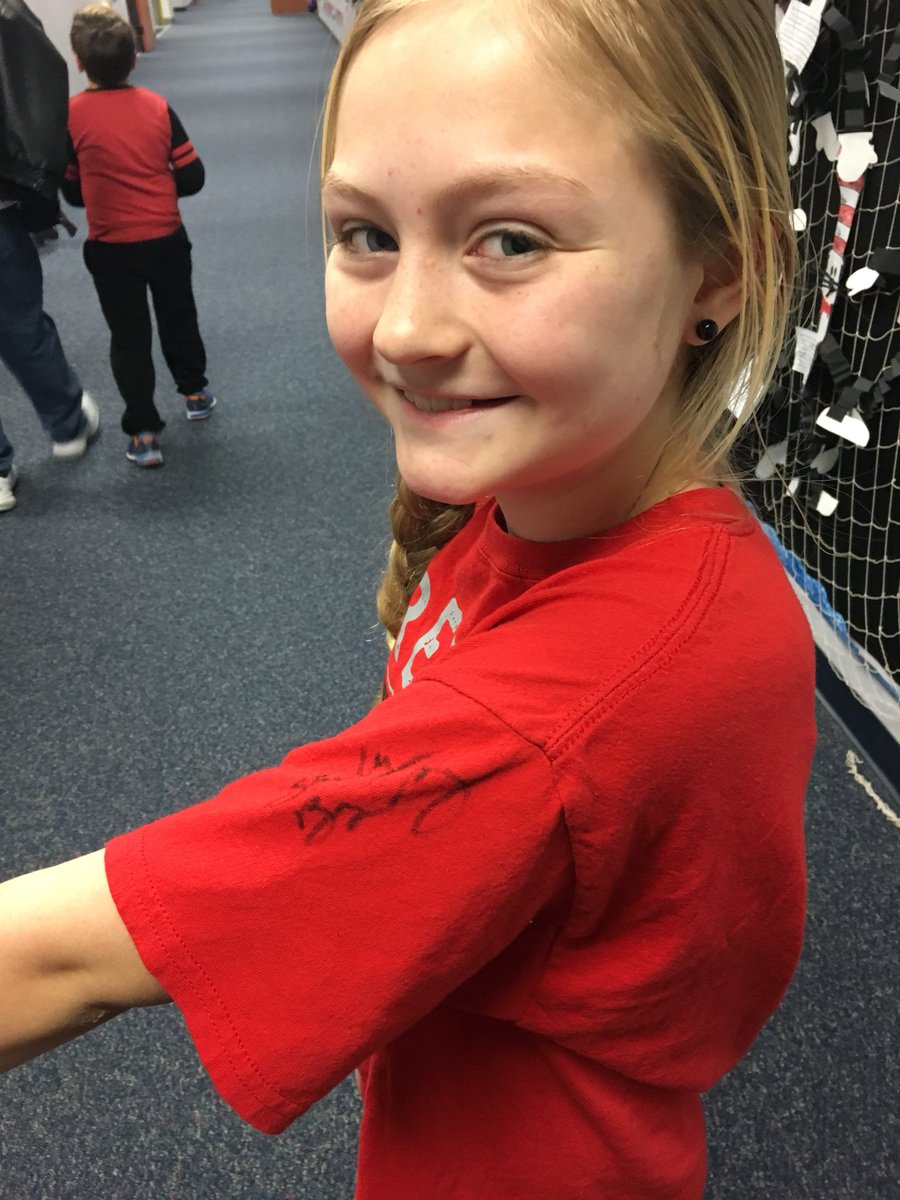 mrszarcaro's tweet photo. When you ask @SportShelly to sign your shirt during her author visit. @Reed_Elementary #shellybeanthesportsqueen https://t.co/k28osR2XUB