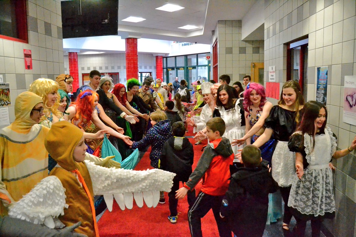 LeRoy_CSD's tweet photo. This morning students in grades 1-12 previewed The Little Mermaid production! Big thanks to our @LeRoyWSS friends for joining us today, it was awesome to see all the smiles & big eyes! We can’t wait for the curtain to open tomorrow night!
#LRmusical
#LRmermaid🧜♀️ https://t.co/eCKlorxJEU