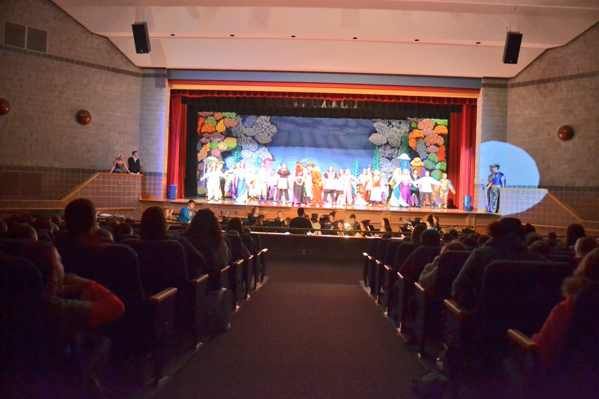 LeRoy_CSD's tweet photo. This morning students in grades 1-12 previewed The Little Mermaid production! Big thanks to our @LeRoyWSS friends for joining us today, it was awesome to see all the smiles & big eyes! We can’t wait for the curtain to open tomorrow night!
#LRmusical
#LRmermaid🧜♀️ https://t.co/eCKlorxJEU