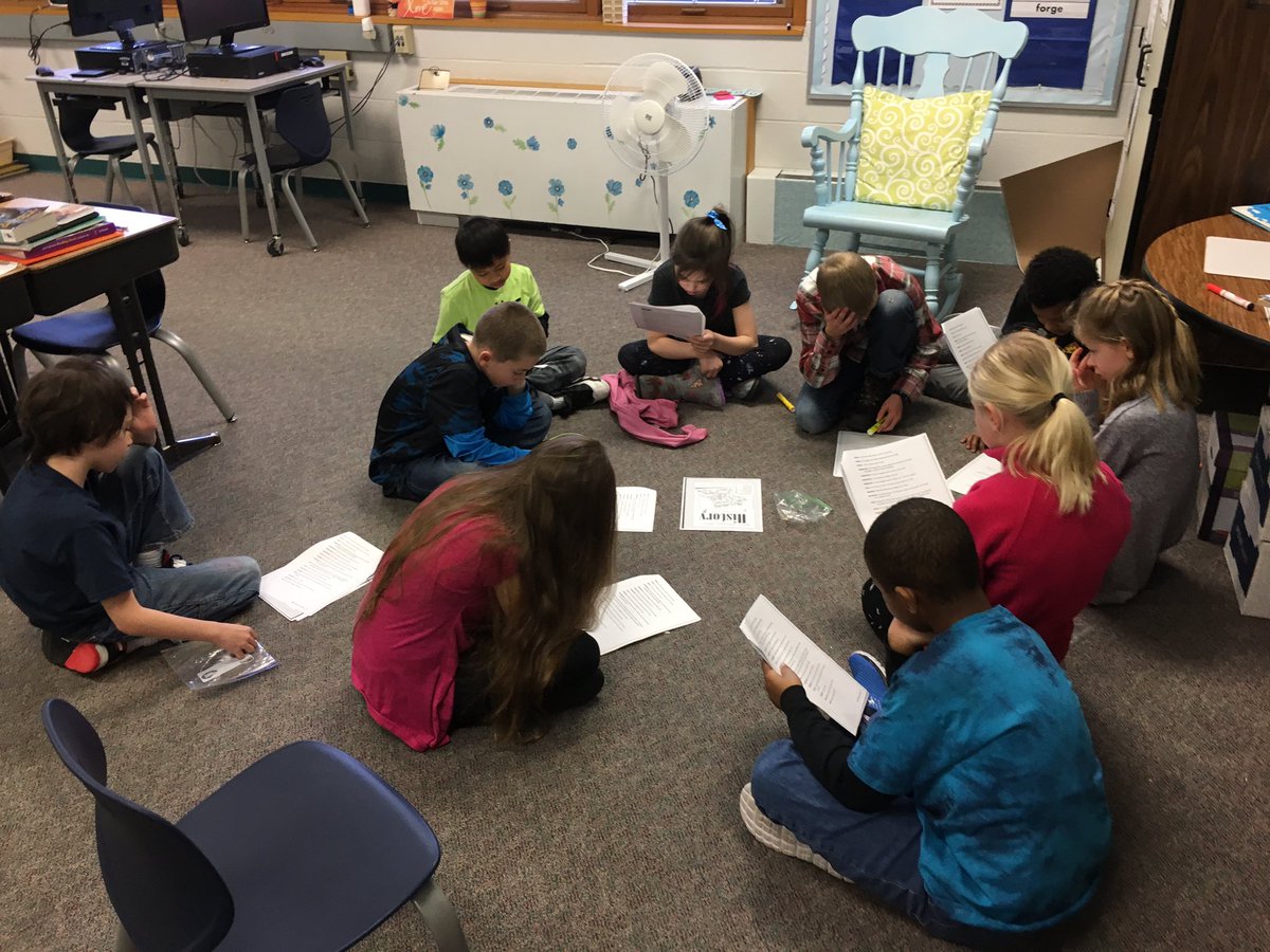 Readers' Theatre helps all readers read fluently!
#readingstreet #lakewoodelem #thirdgrade