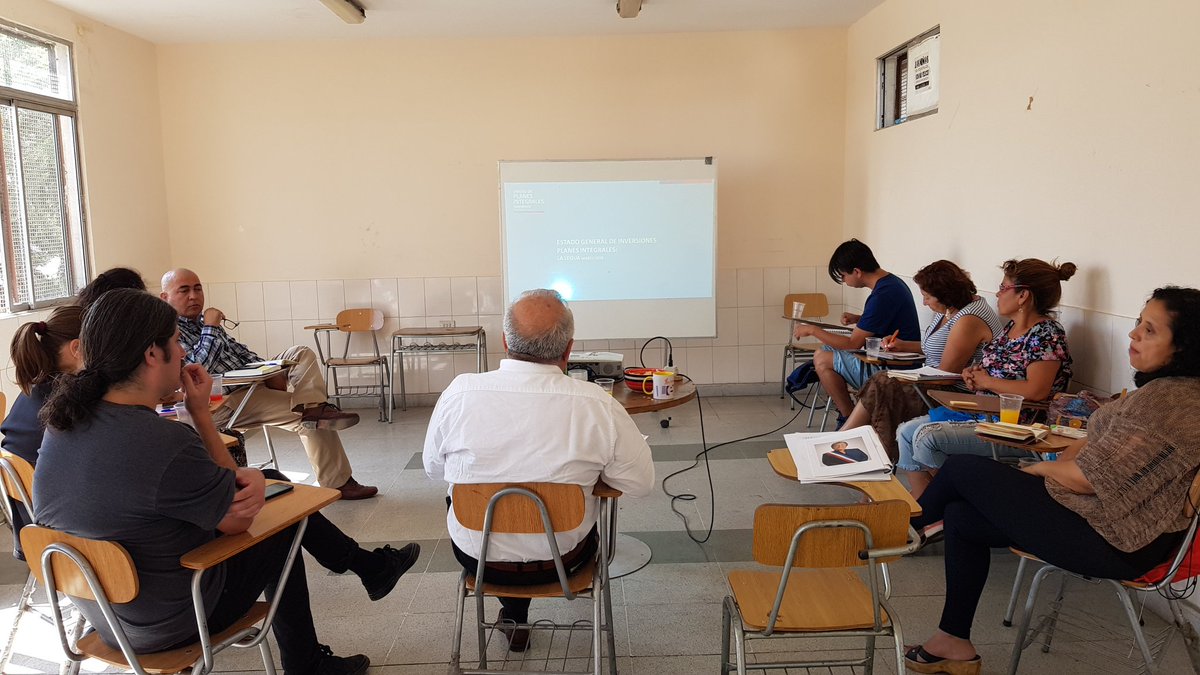 PlanLegua's tweet photo. [AHORA] ✔ Seguimos trabajando junto al Consejo de Organizaciones Sociales de #LaLegua en los futuros desafíos y proyectos para la comunidad legüina 👪

@IntendenciaRM @ortegahernan @Orrego @SubPrevDelito https://t.co/WAkc4FjK23