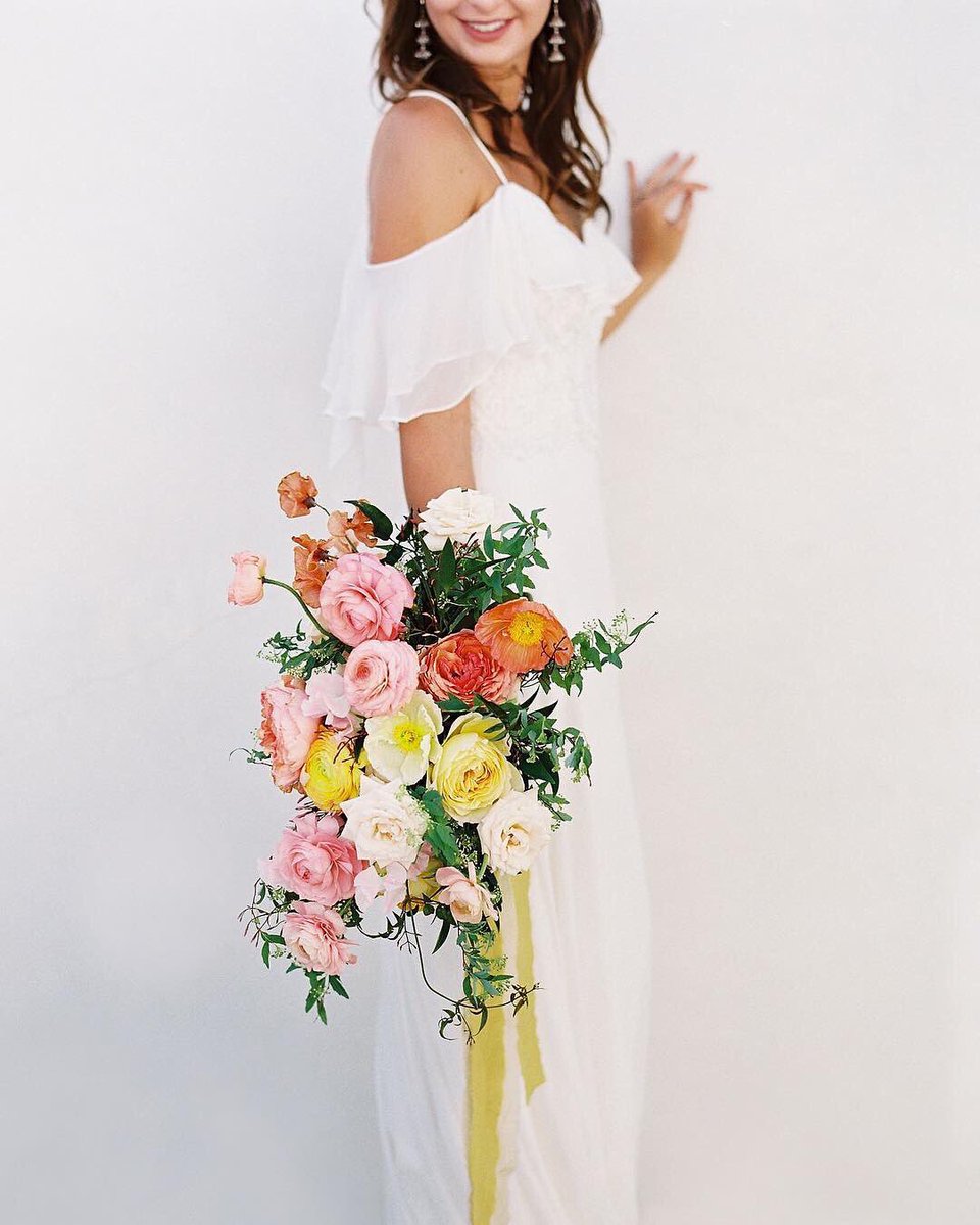 Distracting ourselves from the impending #snowstorm with bright #florals and big smiles! 💐 <a href="/JColePhoto/">Jacqui Cole</a> <a href="/WhiteMagBridal/">The White Magnolia</a> <a href="/stylemepretty/">Style Me Pretty</a>