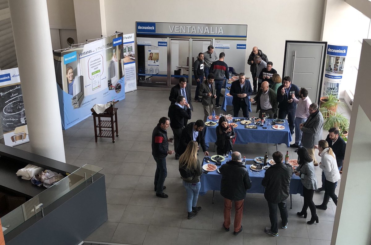 tecnovent1's tweet photo. Porque en tecnovent, somos una gran familia....entra en nuestra red, tu red. 
Quieres ser distribuidor ??
#ventanasdepvc #ventanasymuchomas #eficienciaenergetica https://t.co/0JVNw0NYyS