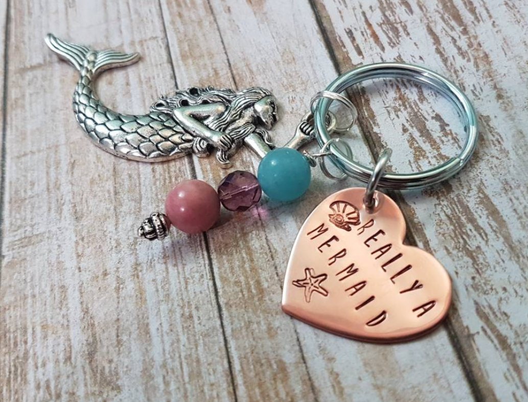 AHandstamped's tweet photo. Shimmer like a mermaid with today's features listing. This lovely hand stamped mermaid keychain order it here
https://t.co/pI5CxCqfDV
#handmade #fortsask #mermaid #etsy #keychain #handstamped #ocean #beach #mermaids #EtsyGift #summer #makewaves #yeg #jewelry #buyhandmade #canada https://t.co/yhTSRhuv2q