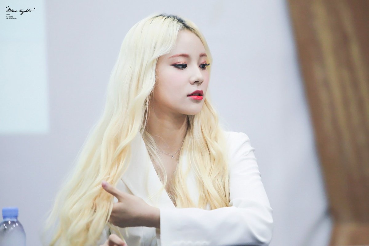 jinsoulpic's tweet photo. fri(end)
boyfri(end)
girlfri(end) 
bestfri(end) 

everything has an END except 

..... JINSOUL-> it has SOUL

if you want a healthy soul forever stan the beautiful incredible jung jinsoul https://t.co/BRsi9KdnVU