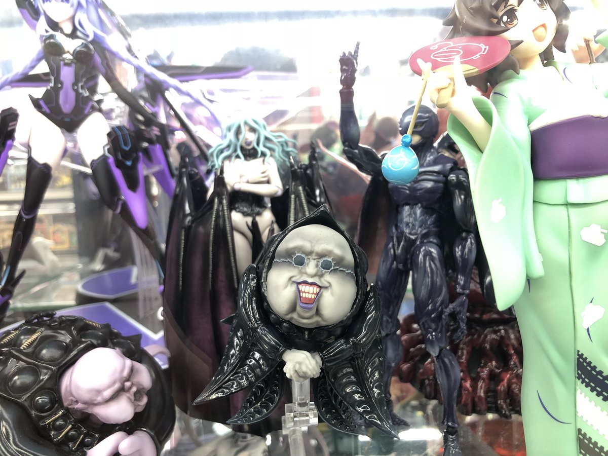 피규어구경하다 친구랑 똑닮아서 프사로 쓰라고 카톡으로 건네주었다