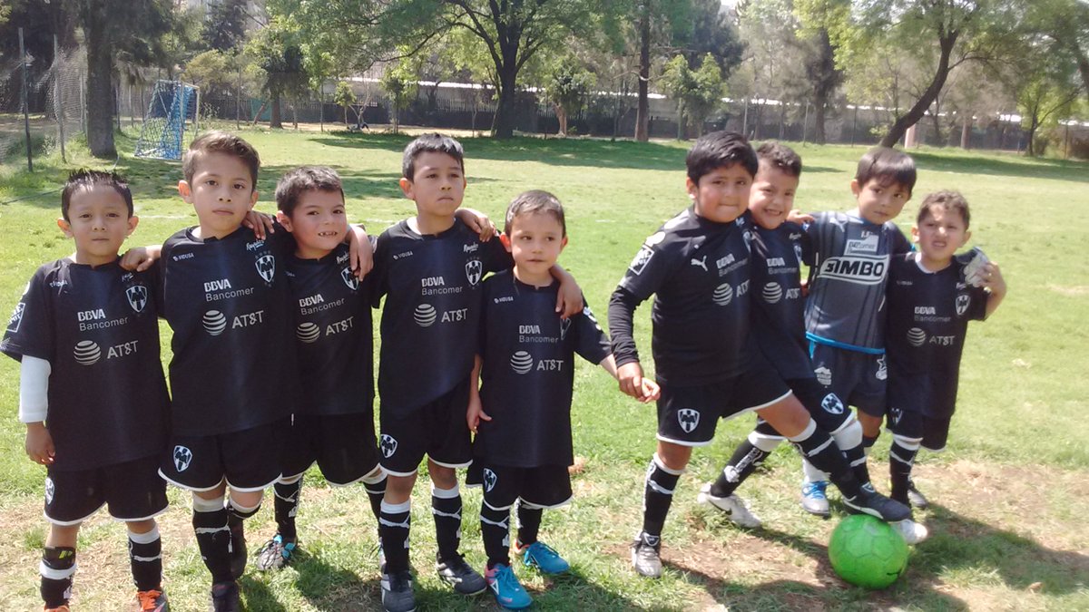 Rayados_Rena's tweet photo. Miércoles para no dejar de sonreír 😁

"No siempre vas a ganar🔵 porque la vida no se trata solo de eso"🏆 Vamoooos Rayadoooos Renacimiento CDMX 😁

 #SomosRayadosRenacimiento😁

En la vida y en la cancha.....😁😀 https://t.co/OVAtOPZmP5