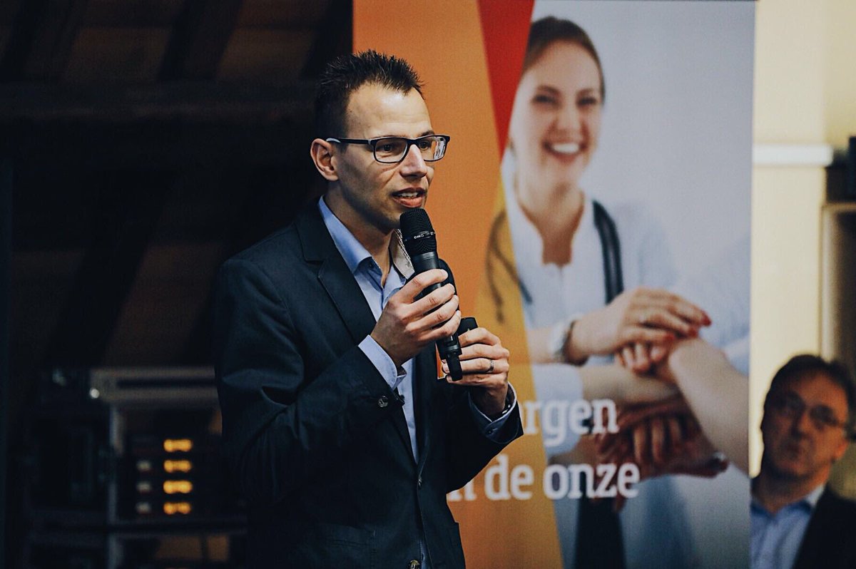 SDWorxBelgie's tweet photo. Prof. Dr. Brecht Cardoen van Vlerick Business School: “We moeten vandaag beslissen om morgen relevant te zijn. Beslissen onder onzekerheid doet ons zoeken naar een robuuste oplossing” #SDWorx #Colloquium https://t.co/rkdWZ115jW