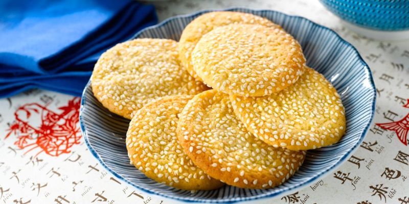 MuizenPDelhaize's tweet photo. Ben je het beu om steeds dezelfde koekjes te bakken? Bij #Delhaize kan je #sesamkoekjes bakken, dat is eens anders! https://t.co/4blB8JygZf https://t.co/hqoHy5Ls5R