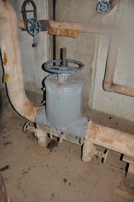 AspenAerogels's tweet image. This steam vault was insulated with Pyrogel XTE. Then it flooded with 11 feet of water. That&apos;s the #PyrogelAdvantage - insulation that provides extereme, long-lasting performance and stays where you put it. &quot;If it&apos;s on the pipe, it&apos;s working.&quot; hubs.ly/H0bcSwH0