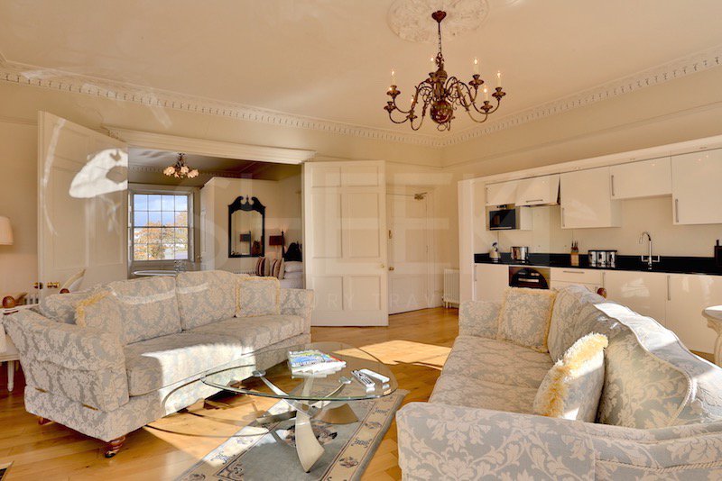 sheektravel's tweet photo. This 1 bed apartment is the perfect retreat whilst visiting the #Cotswolds #Cheltenham https://t.co/E4H15gfs8P https://t.co/SwTFWrCrLU