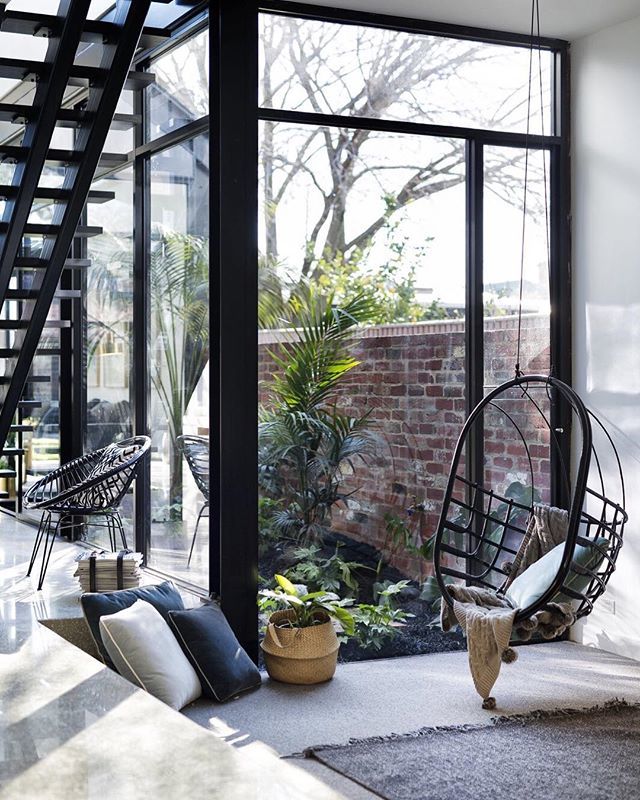 dwell's tweet photo. The BuildHer Collective, a development company whose aim is to empower women to tackle their own construction projects, teams up with architects Bellemo &amp; Cat.
BuildHer consults on projects and also offers an online course in construction project managem… https://t.co/ufPWRWyhEy https://t.co/kh2iJOZXLs