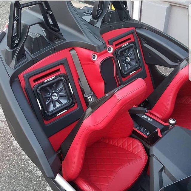 KICKERaudio's tweet photo. Fun ride.  Great tunes.  Our weekend might have to start a little early...
#slingshot #kickeraudio #kickersa #livinloud @polarisslingshot @kickeraudiosa https://t.co/ECdhl6uF6w https://t.co/UAcaXQPFoq