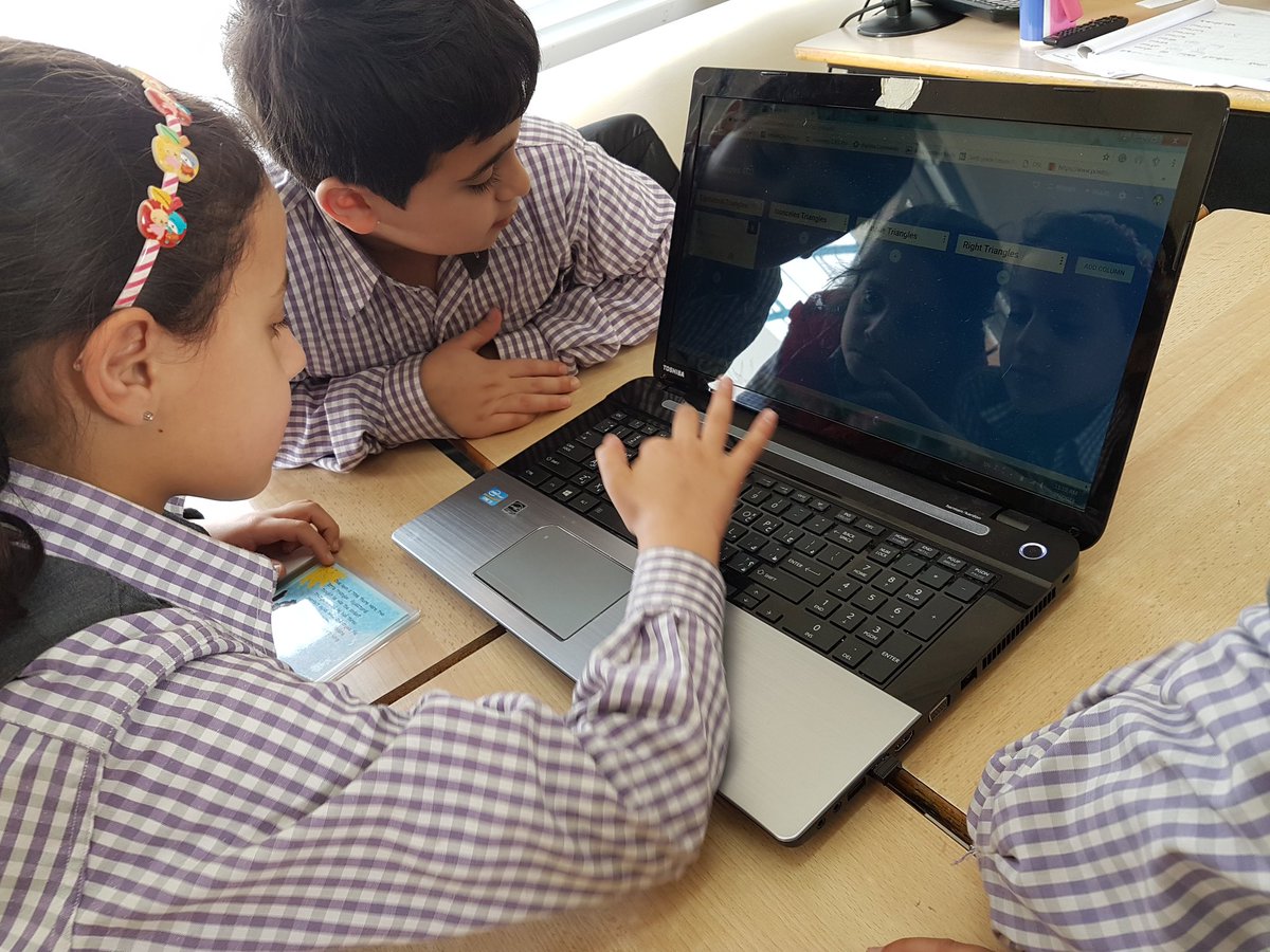 najahshams's tweet photo. 4th graders were introduced to the different kinds of #triangles through #differentiated_instruction then posted their finding on @padlet  @DawhaHighSchool @FawziehHn #parental_involvement https://t.co/fZga68SrUd
