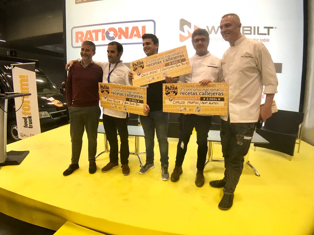 Foodtruckya's tweet photo. 🏆 Los tres campeones de #CookingTheStreet 2018. ¡Gracias a todos por vuestra participación! #foodtruck #hostelería #emprendedores https://t.co/1rjQZxKjYs