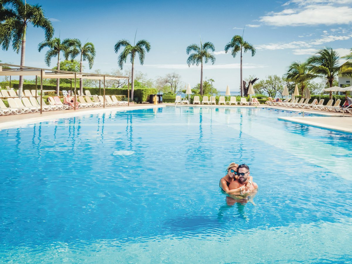 RiuHoteles's tweet photo. Regístrate gratis en #RiuClass y disfruta de los beneficios de ser nuestro cliente preferente: https://t.co/cSwBKcklt3 #Hotel 👍 https://t.co/9ApCRI8Yhf