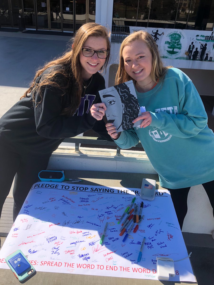 TigerMediaCU's tweet photo. #SPOTTED @cuchronicle being read on Library Bridge this morning!! https://t.co/YZV0PAzJ4z