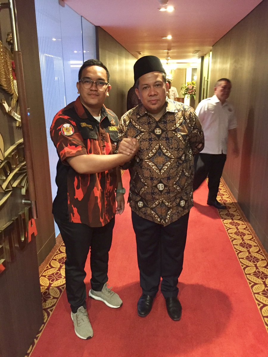Sore Tdi Silatutahmi Dgn Ketua DPR-RI dan Alhamdulillah Berkesempatan Bertemu dgn Wakil DPR-RI Bang <a href="/Fahrihamzah/">#AyoMoveOn2024</a> terus berjuang Kanda, demi Bangsa dan Negara Tercinta 🙏🏻😎🇮🇩