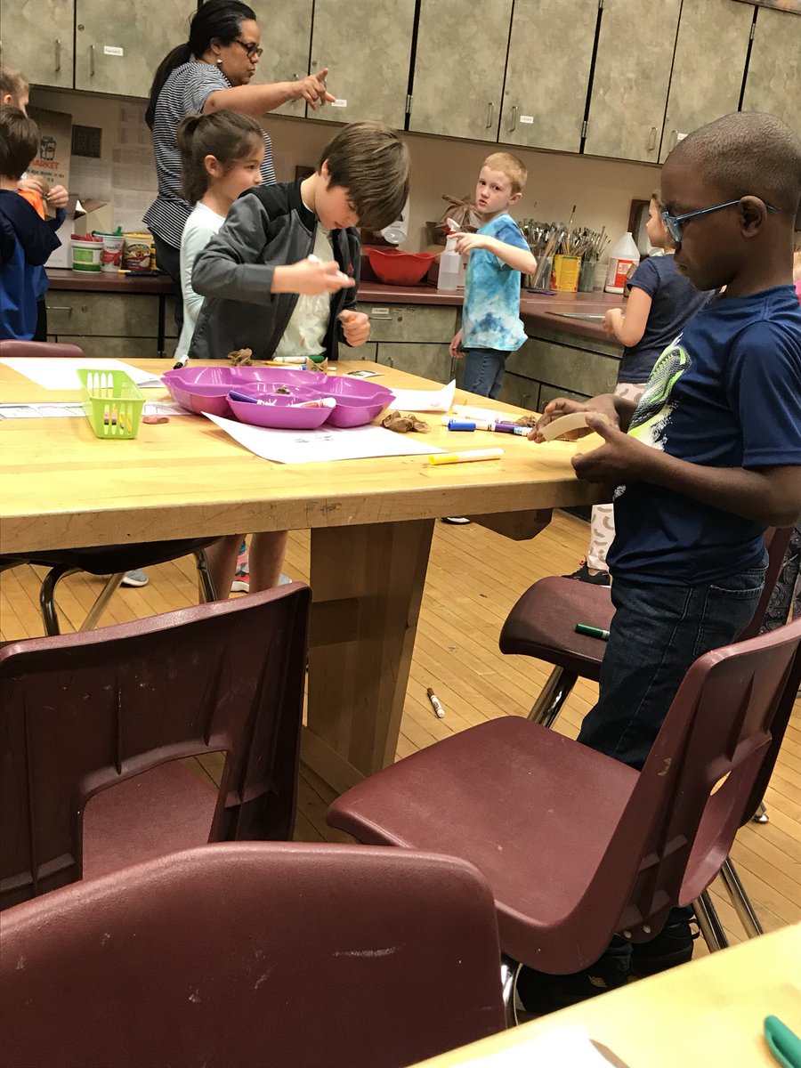 BloomMsDavis's tweet photo. Creating prints using the elements of art! Making them different colors with each print. So cool! @BloomBulldogs @artESBloom @AssistSupArea4 #Area4Success #DLBloom https://t.co/C6T4sDiZOT