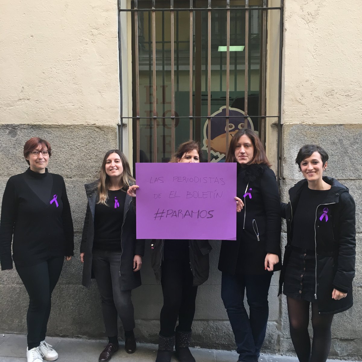 VioletaStar's tweet photo. Las periodistas @elboletinmadrid nos vamos a la #HuelgaFeminista24horas por una sociedad y unos medios igualitarios YA ¡Nos vemos en la calle! #el8demarzoyoparo #DíaDeLaMujer #Lasperiodistasparamos 💜💪💜 https://t.co/VW1kJwt7c9