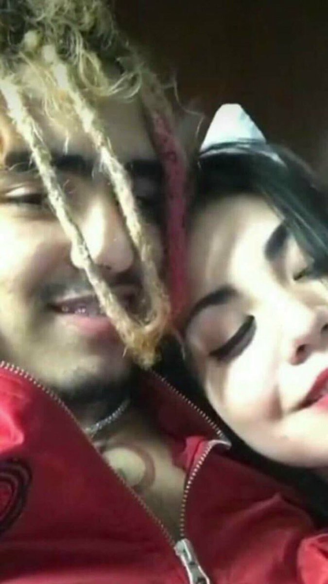 BillyBobSanderz's tweet photo. Modern day romance https://t.co/ViryxDWZcn