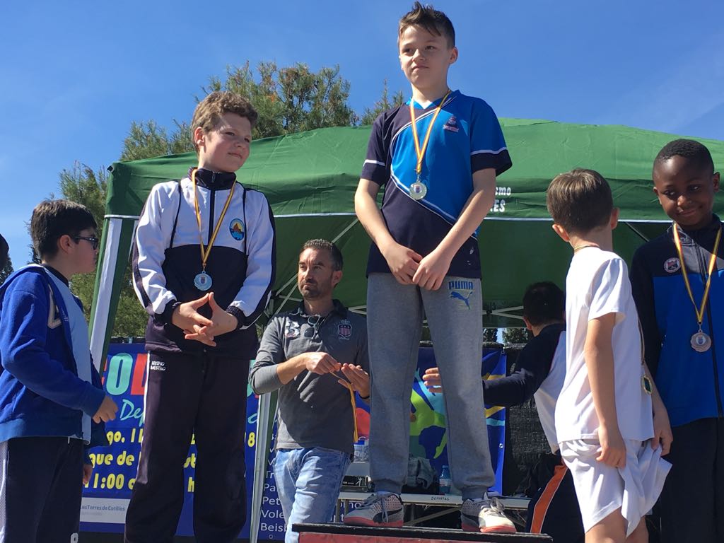 D_MaestroTorres's tweet photo. En el #crossescolar2018, @D_MaestroTorres ha sido el #N°1 en participación. Resultados: #2OROS+#Mención especial+#1PLATA. #Deportividad y entrega total. ¡Enhorabuena a todos los #alumn@s por vuestra participación👍! #ESTASENMI https://t.co/APkxXATOhM