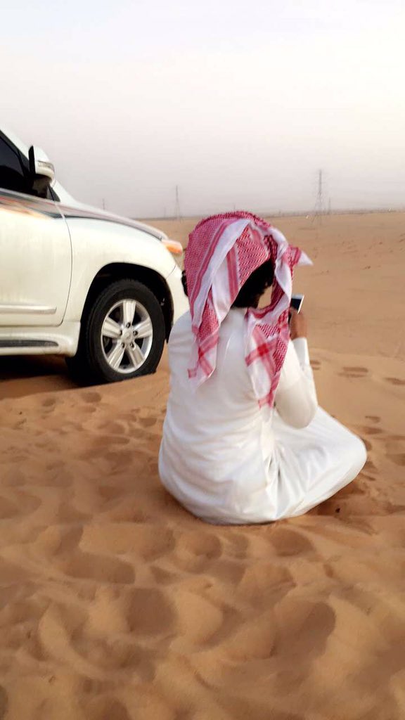 9j991's tweet photo. يقول ضيدان :
و مع هذا عجّزت أسِج و أنسى و أترك المقفين
' أغصبّ القلب و لكن لـ الغلا قُدره إلهيّـة ' https://t.co/JAmuLc7CcX
