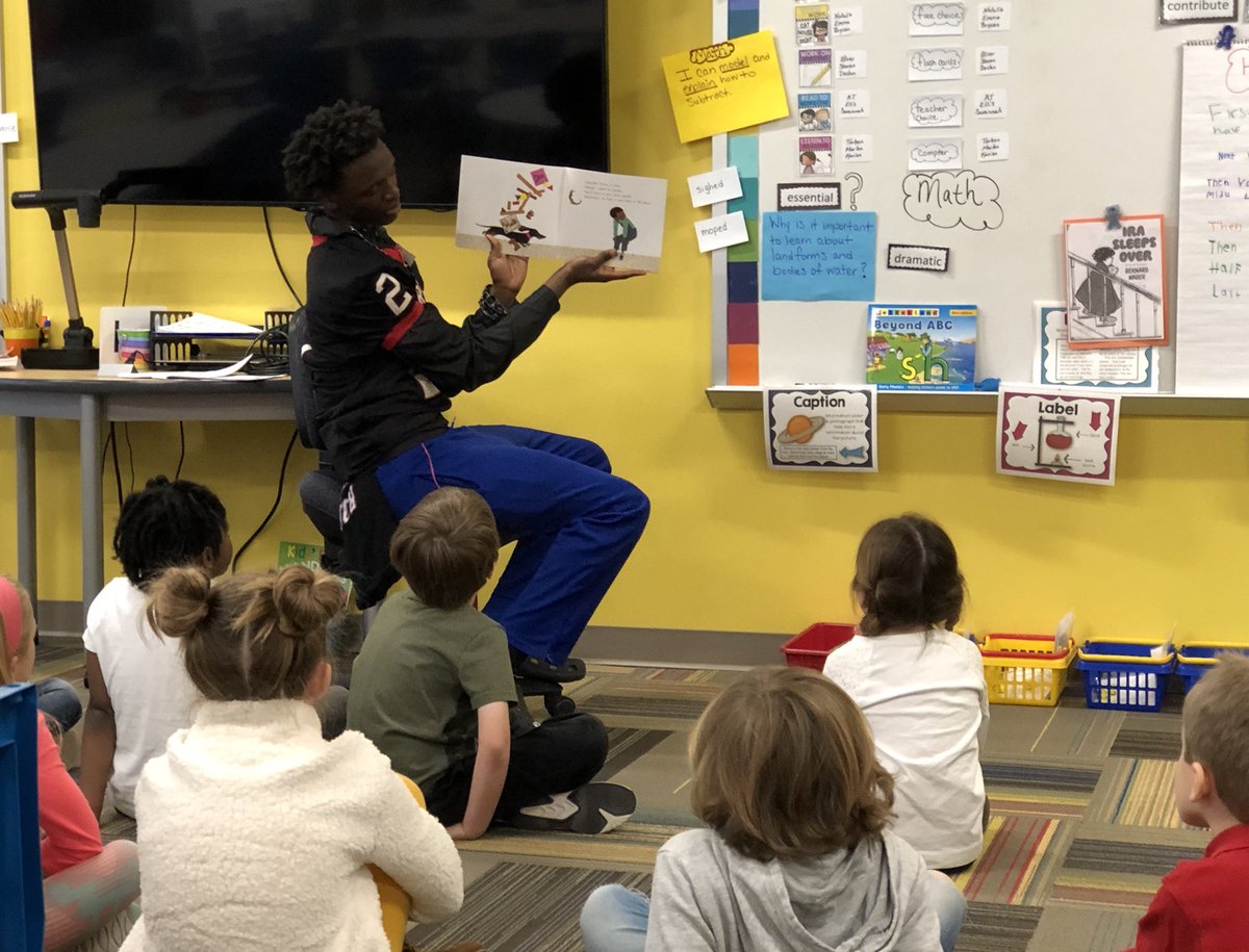 #RamPride <a href="/Kvng_jvlivs/">Jvlivs🥀</a> <a href="/rhsramsftball/">Rolesville Football</a> reading to first graders . <a href="/RolesvilleRave/">Rolesville Rave</a> #MOBmentality