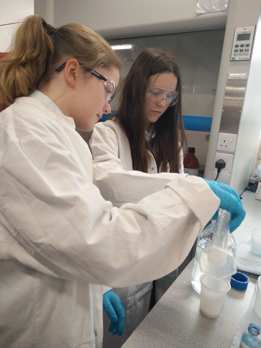 MGS_Physics's tweet photo. S2 girls visit @HeriotWattUni to find out more about careers in Science and Engineering #STEM #girlsinscience https://t.co/rWPXwrabee