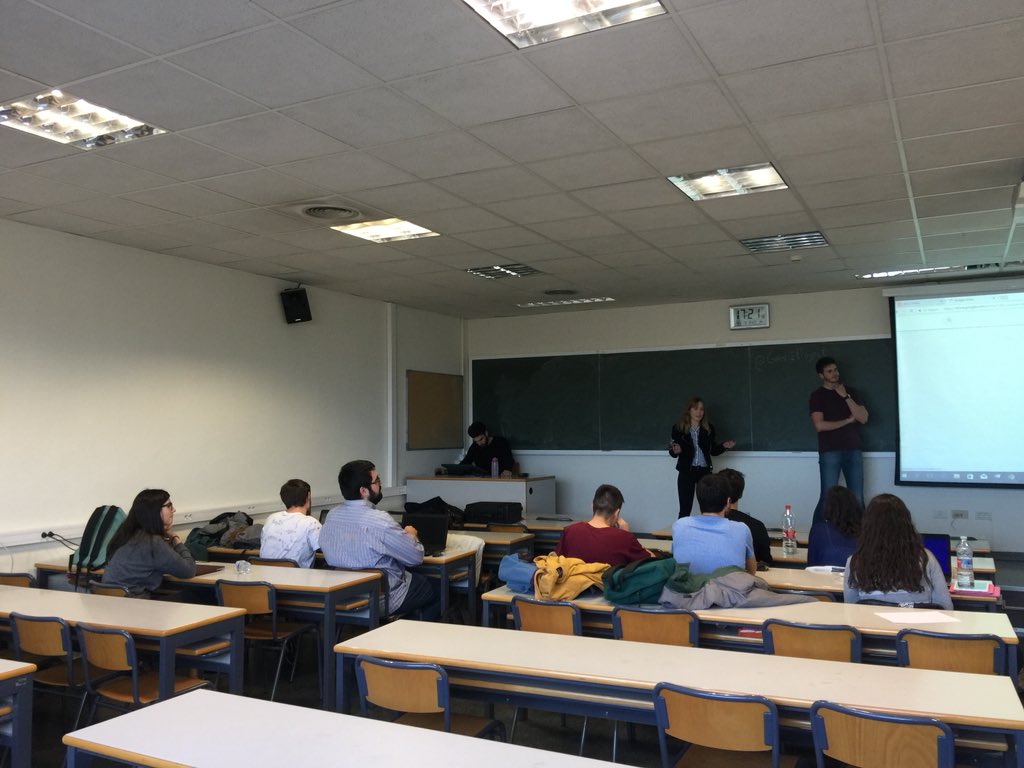 chernandez's tweet photo. Alba, Victor y Emilio hablan del Proyecto Geesic @GeesicProject a l@s Alumn@s del Grado de Ingeniería Biomédica @UPV @albav10 @TelecoUPV #Emprender #Sinergias #Creatividad https://t.co/jQDj1zO8Rr