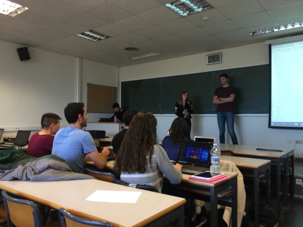 chernandez's tweet photo. Alba, Victor y Emilio hablan del Proyecto Geesic @GeesicProject a l@s Alumn@s del Grado de Ingeniería Biomédica @UPV @albav10 @TelecoUPV #Emprender #Sinergias #Creatividad https://t.co/jQDj1zO8Rr