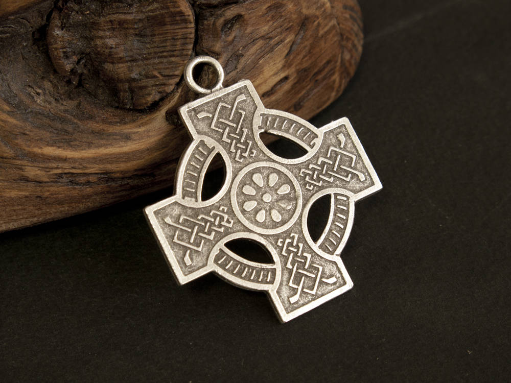 TabithaStudio's tweet image. Large Celtic Cross, 2"x1.6", 50x42mm, Cross pendant, Antique silver etsy.me/2oOn2NA  #silver #religious #silverfilled #silverplated #cross #antiquecross #antiquesilver #crosses #celtic #celticcross #largecross #celticcrosses #largecelticcross #2inchcross