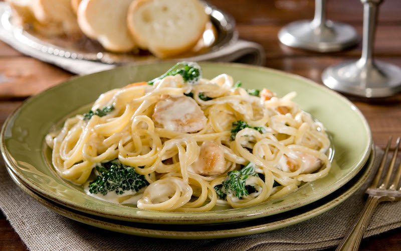 halal_plates's tweet photo. Chicken Alfredo
With weekend still far away, this silky creamy goodness is what we all need. Made with Parmesan, fragrant Oregano, and crunchy Broccoli, its comfort food all the way. Order at https://t.co/JV3xr3CIJh to enjoy our recipe. 
#yumyumyum #food #foodie #dinner #dindin https://t.co/iAzeXt5hzq