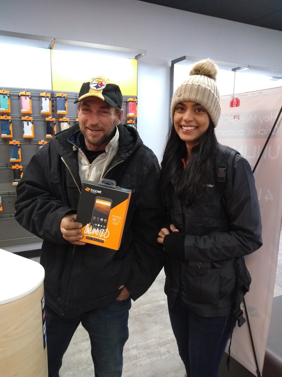 BoostMobileSS's tweet image. When customers doesn't walk into the store then you have to go outside #ownamile #peteuzups #hyperlink #hyperready