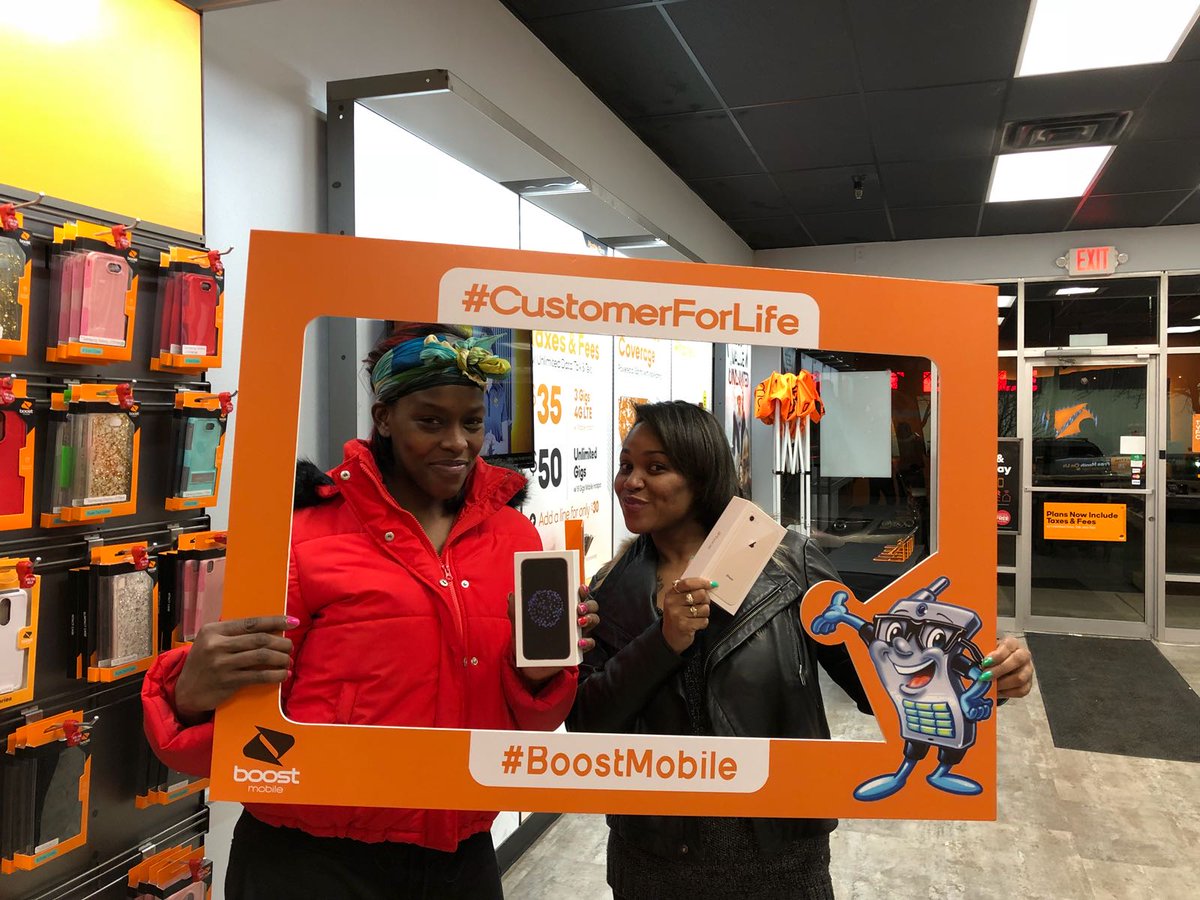 BoostMobileSS's tweet image. Happy Customers :) taking benefit of the best Tax Season Deals #peteuzups #hyperready #hyperlink