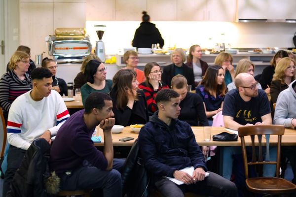 LorraineBasel's tweet photo. Last night @wdswitzerland were lucky to have @DesireeMettraux of @Creadi_AG talking about her experiences running online businesses. It was a great crowd of men (yes, that's right) and women. Another great learning experience! Check out the photos https://t.co/NOzey7hNSV https://t.co/7VSIM5Cgvj