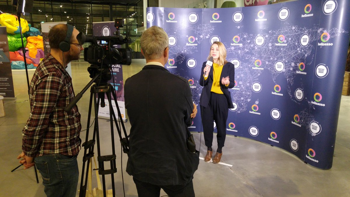 ComAstucieuse's tweet photo. Sur le plateau TV de la #SocialGoodWeek avec @M_Aglietta de @shareit_io à @joinstationf #coulisses #coupdenvoi #reboot_ https://t.co/7UlD1usFmA