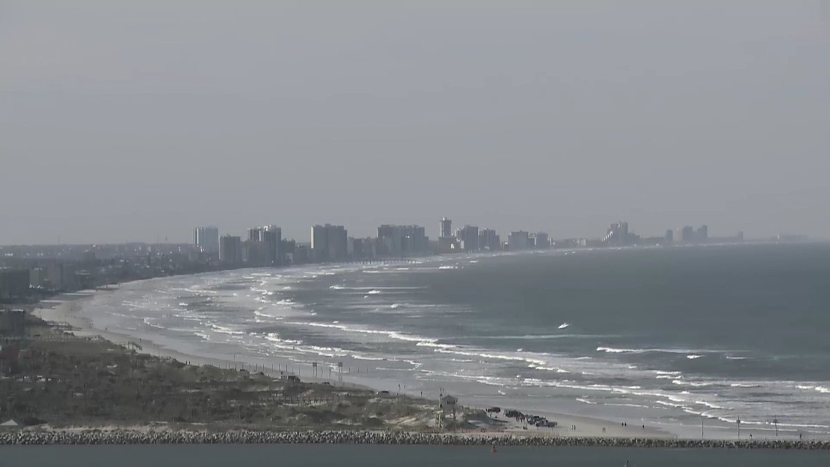 weshweather's tweet photo. ROugh surf will continue along the coast Thursday but as we head into the weekend the surf will calm down. I'll have a look at the surf conditions + weekend forecast at 4:48 PM on #WESH. #WESHwx https://t.co/1dLQ51j6CN