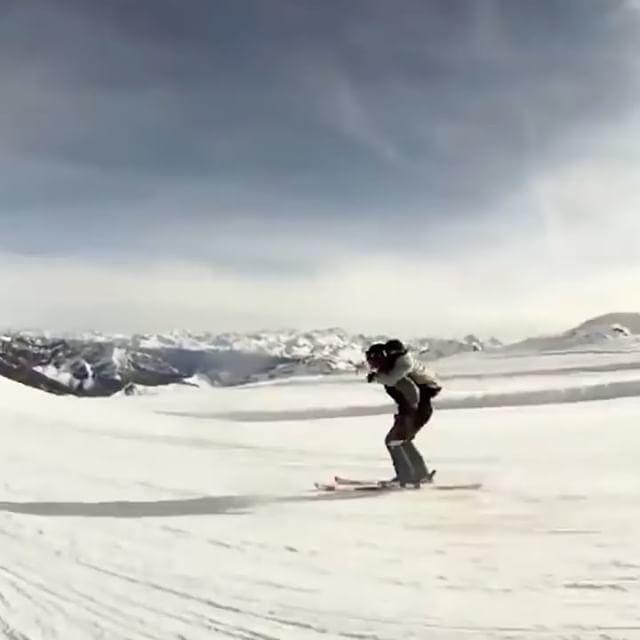 trickfarm's tweet photo. Insane double person jump!! 👀👀👀😬 Who would be stupid enough to try this with you?? #trickfarm #trickortreat  #ski #skiing #skijumpimg #slopestyle #bigair #snowpark #skilife #freestyleskiing 🚜🚜💨💨💨💨 https://t.co/8VKbnGn25q https://t.co/fwNajv4gMc