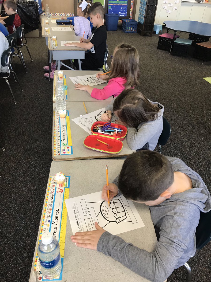 Merrell1stGrade's tweet photo. We've been studying adjectives, so I had to bring in mini cupcakes to describe for part of our grammar/ writing lesson today! 💖🍰 #firstgrade #adjectives #grammar #writing #everyoneisengaged https://t.co/uKoUjFFPw8