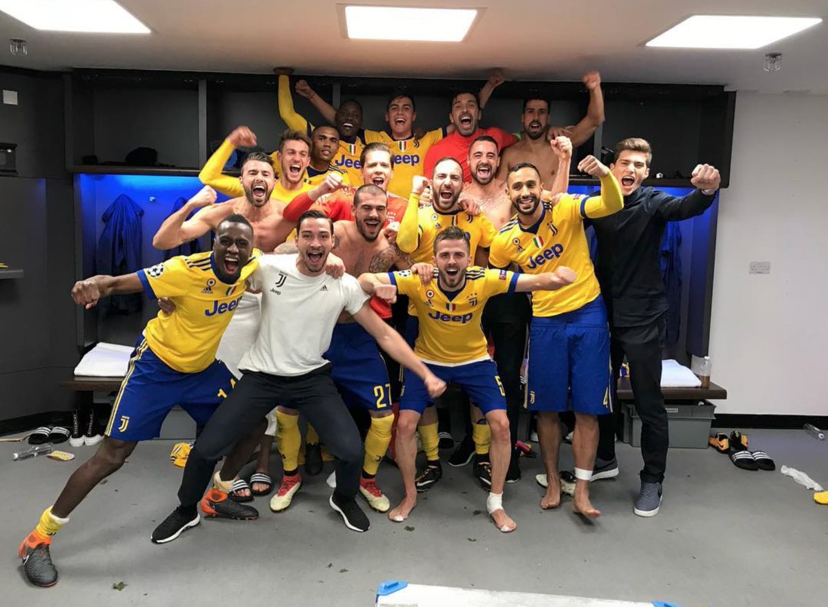 JuventusFC (@juventusfc) on Twitter photo 07/03/2018 22:02:40 A casa tutto bene, ragazzi? ???????????? #TOTJuve #UCL #TOGETHER A casa tutto bene, ragazzi? ???????????? #TOTJuve #UCL #TOGETHER