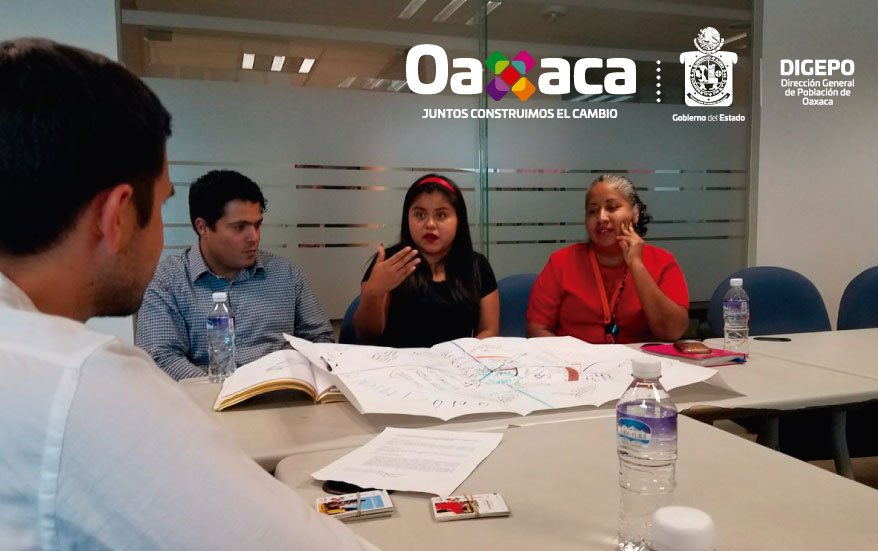 DIGEPO_GobOax's tweet photo. 🗣️📣Titular de @DIGEPO_GobOax se reúne con personal de @SAI_GobOax para trabajar en la elaboración de convenio de cooperación. @alejandromurat  @apddhac @CEJUM_GobOax @coplade_costa @CEPEOaxAc @CEPIADET @CSEIIO_OFICIAL @CdigoTranspare1 @Admon_GobOax @SecTec_GobOax https://t.co/7V7HkikOxX