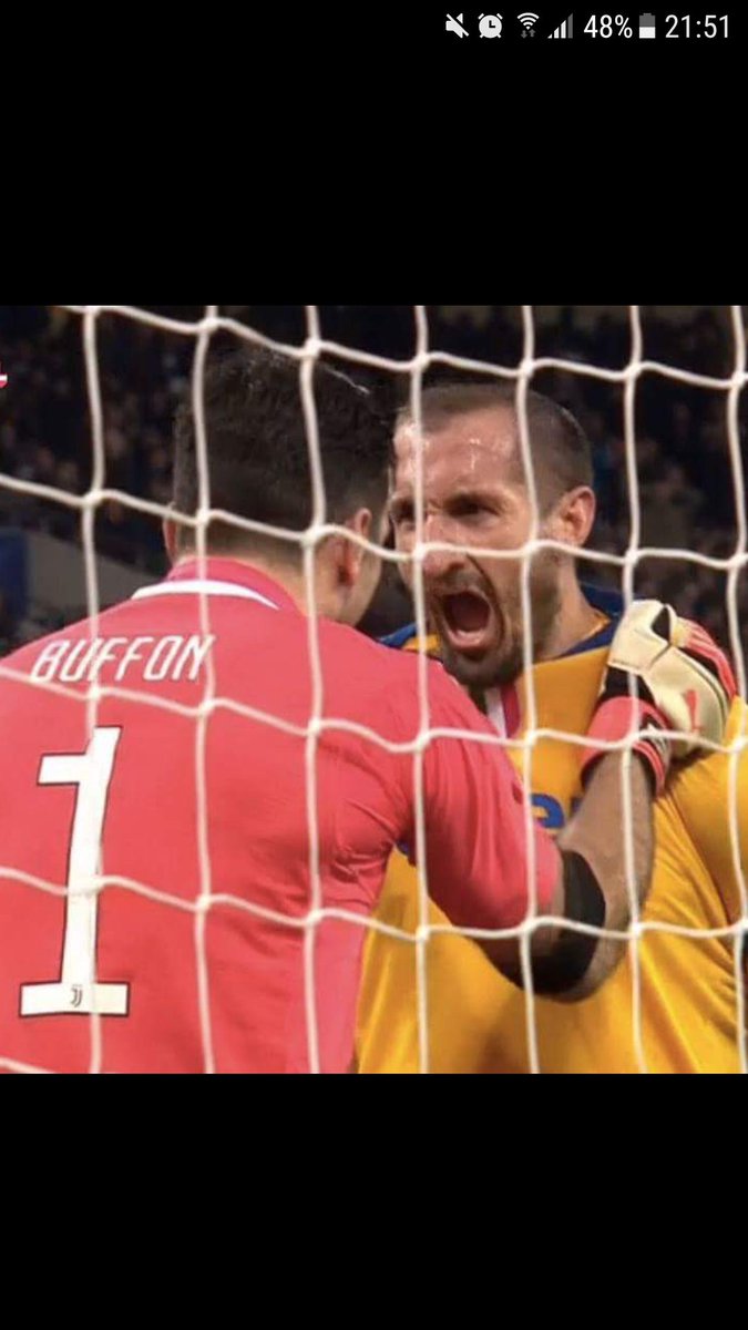 shanelfcdeere's tweet photo. Raw passion from the Italian defence tonight , no silly hand shakes here #buffon #cheillini #TOTJUV https://t.co/v5rFTemdza
