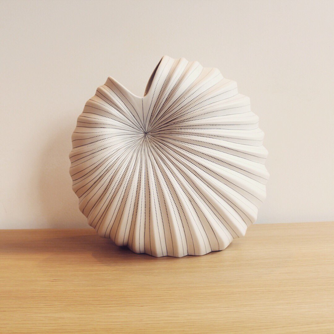 ewfmodernpdx's tweet photo. These shell inspired vase pods are ceramic and come in many different shapes and sizes. https://t.co/fosSTNG5yt