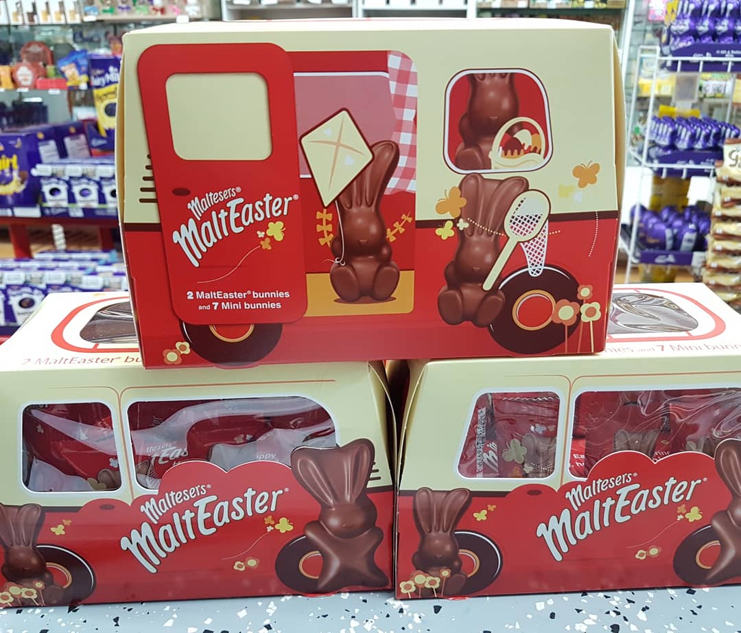CandiWerx's tweet photo. It's a Malttesers' MaltEASTER! The mini van gift set has 2 lg maltbunnies in the front and 7 mini maltbunnies in the back (they multiplied: last year there were only 6 little ones ππ) #uk #maltesers #easter #easterchocolate #giftideas #gifts #malteaster #malteasterbunny #hamont https://t.co/VXI1bG3JNh