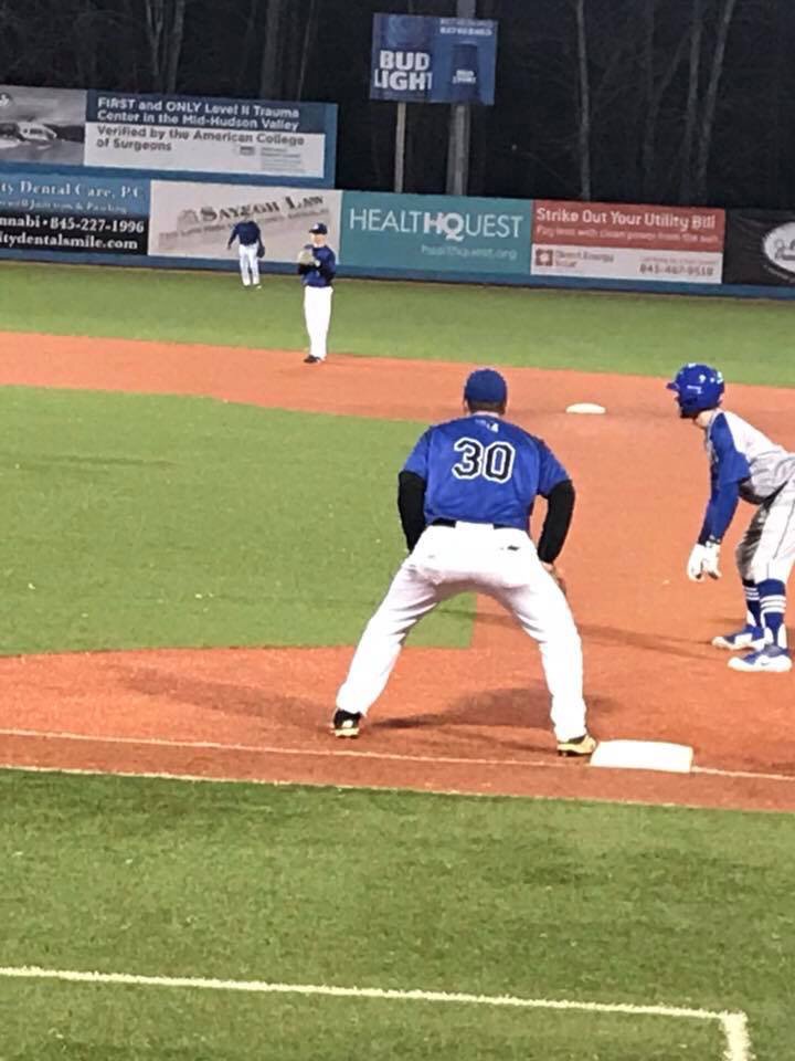 gints628's tweet image. Chris patrolling First base.