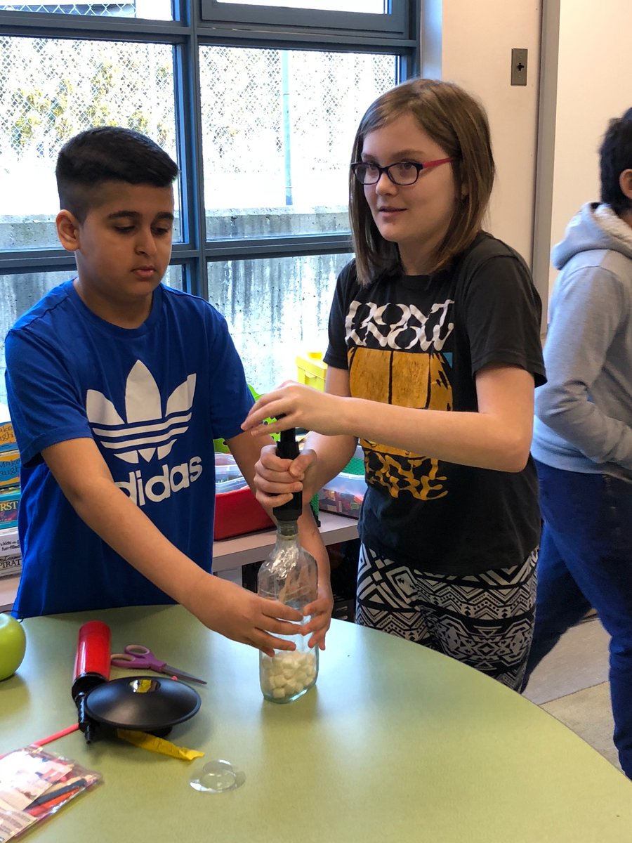 MargaretOW's tweet image. Scientist in the house! Great #swSIS presentation today @brookside_sail #sd36sail #sd36learn