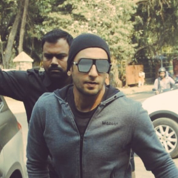 RanveerBest's tweet photo. ✌✌ https://t.co/Z38Xav9561