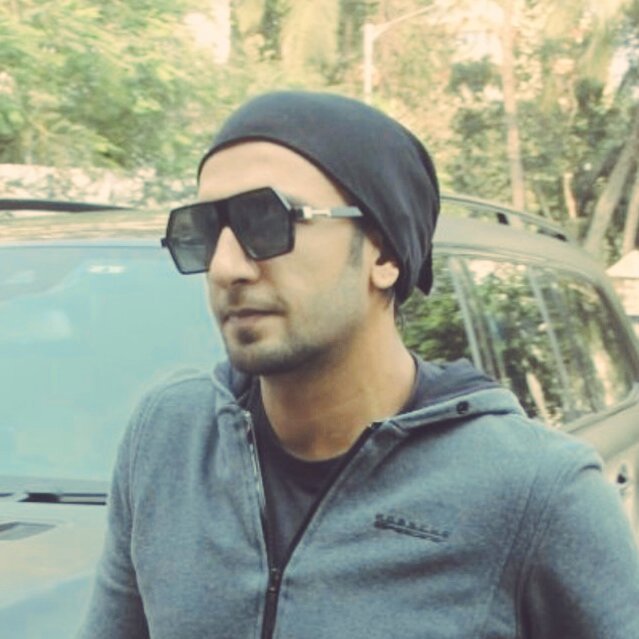 RanveerBest's tweet photo. ✌✌ https://t.co/Z38Xav9561